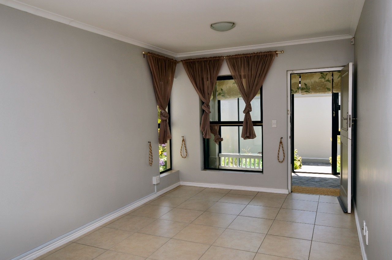 2 Bedroom Property for Sale in Heritage Park Western Cape